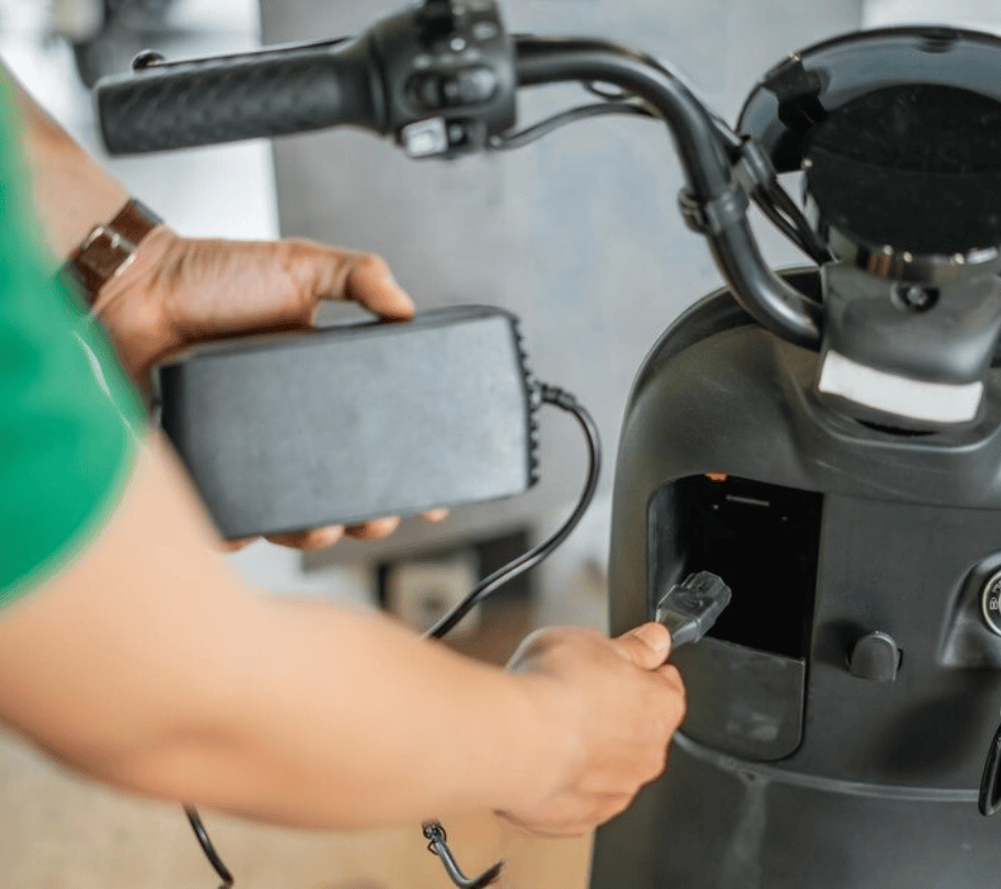 Hướng dẫn cách sạc xe điện đúng cách