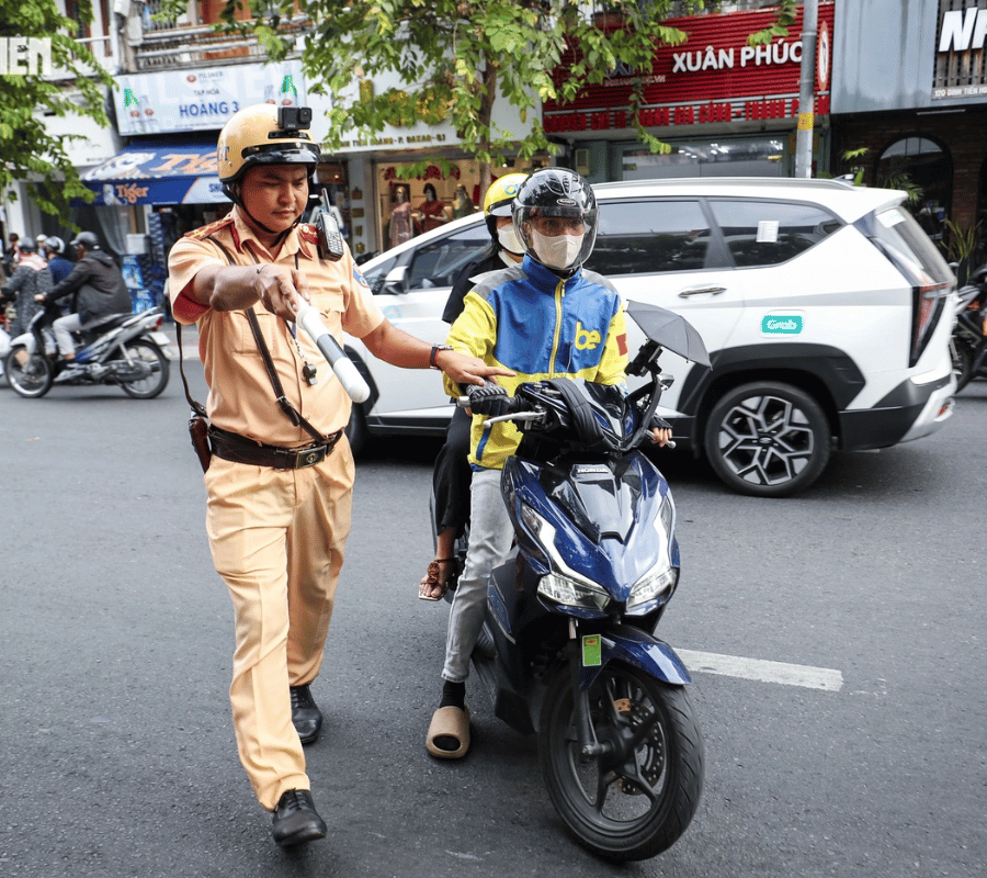 Hướng dẫn dừng đèn đỏ đúng cách