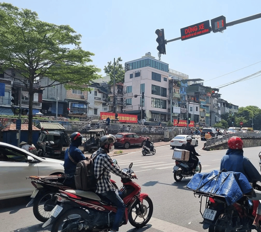 Xe máy điện vượt đèn đỏ phạt bao nhiêu tiền