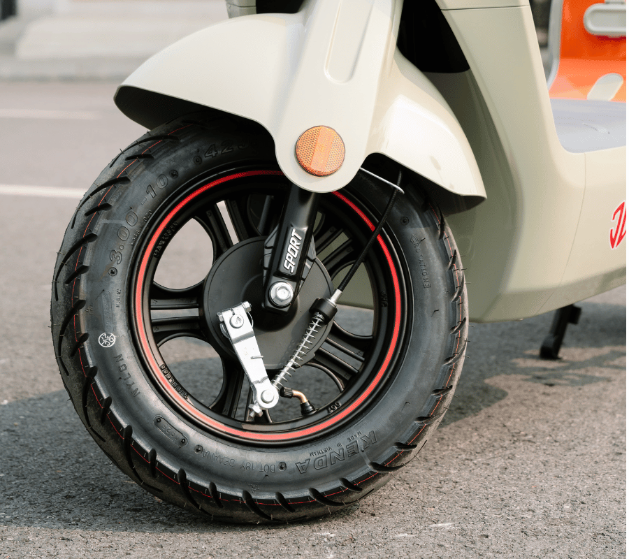 Ứng dụng lốp không săm trên xe điện JVC